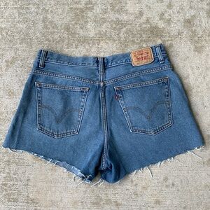 Levi’s 550 Cut-off Jean Shorts